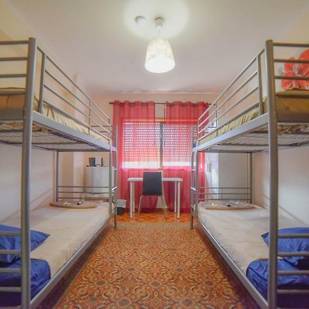 Quarto Com 4 Camas Порту Экстерьер фото