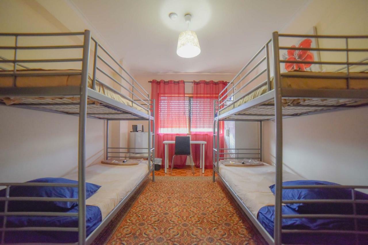 Quarto Com 4 Camas Порту Экстерьер фото